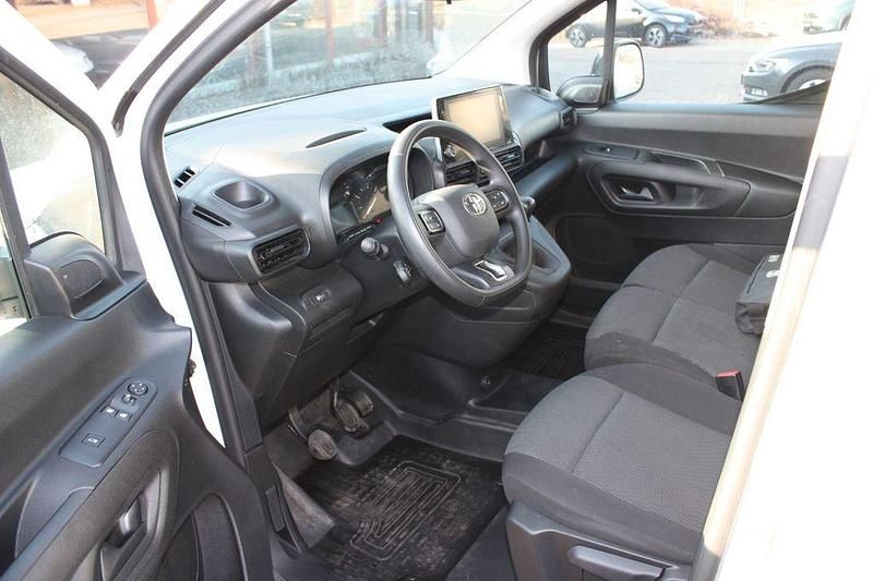 Gebraucht Toyota Proace 102 PS (75 kW) 2024 Weiß Van / Kleinbus