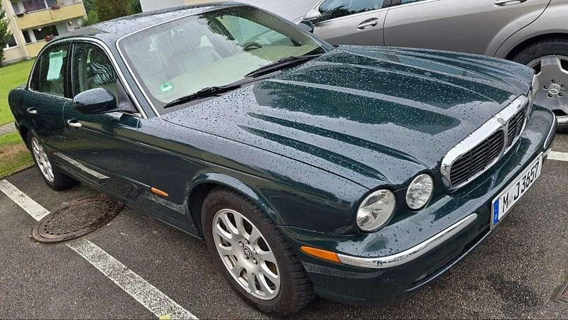 Grün Gebraucht 2003 Jaguar XJ8 Limousine | 2.550 € - Bild 1/4