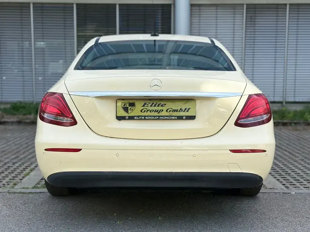Gebraucht Mercedes E200 150 PS (110 kW) 2018 Hellelfenbein  unilack Limousine