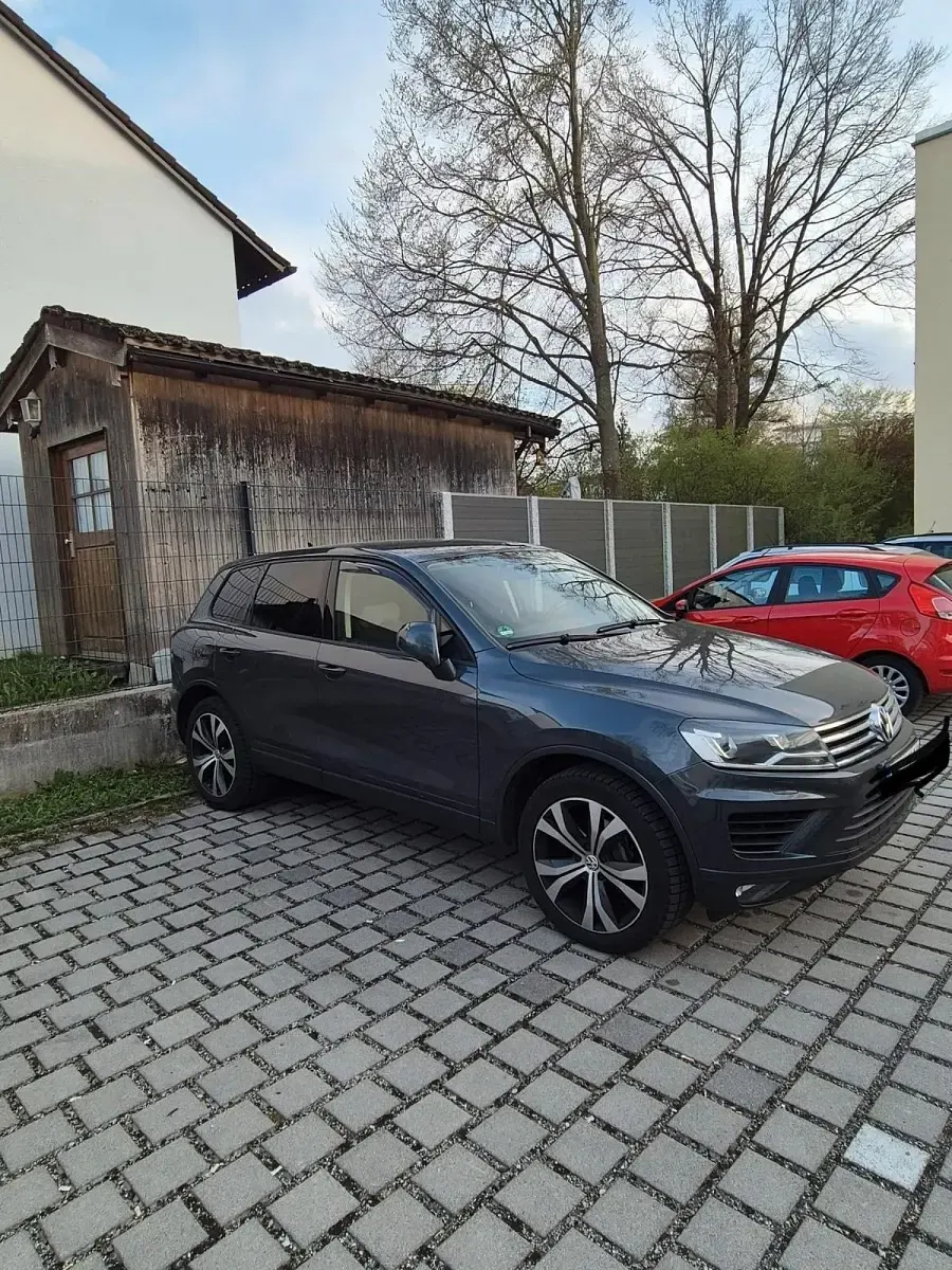 Gebraucht VW Touareg 262 PS (192 kW) 2015 Grau SUV
