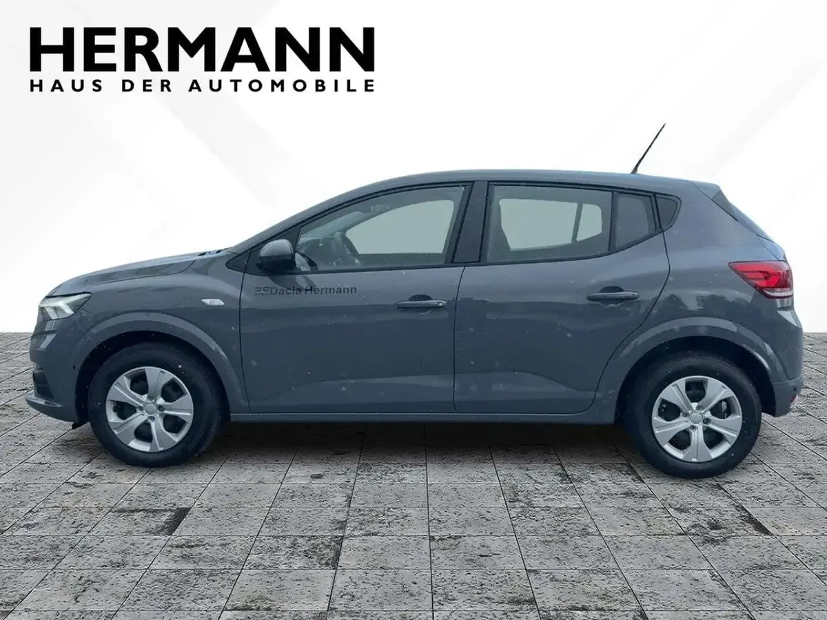 Używany Dacia Sandero Expression 91 KM (66 kW) 2025 Szary Sedan/Limuzyna