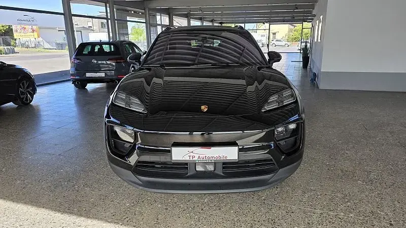 Second-hand Porsche Macan 380 kW (517 CP) 2025 Negru SUV