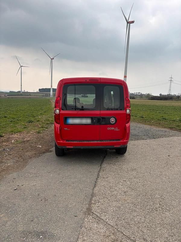 Gebraucht Fiat Doblò 134 PS (98 kW) 2013 Rot Van / Kleinbus
