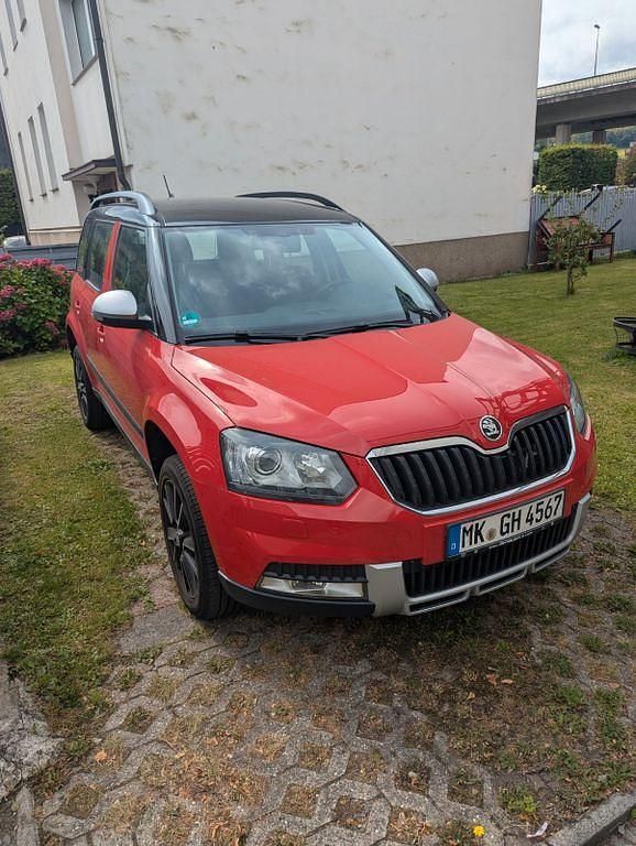Rot Gebraucht 2014 Skoda Yeti Ambition SUV | 10.700 € (Guter Preis) - Bild 1/3