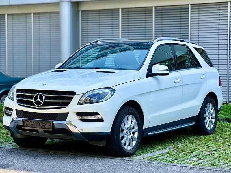 Weiß Gebraucht 2012 Mercedes ML250 SUV | 19.880 € (Fairer Preis) - Bild 1/4