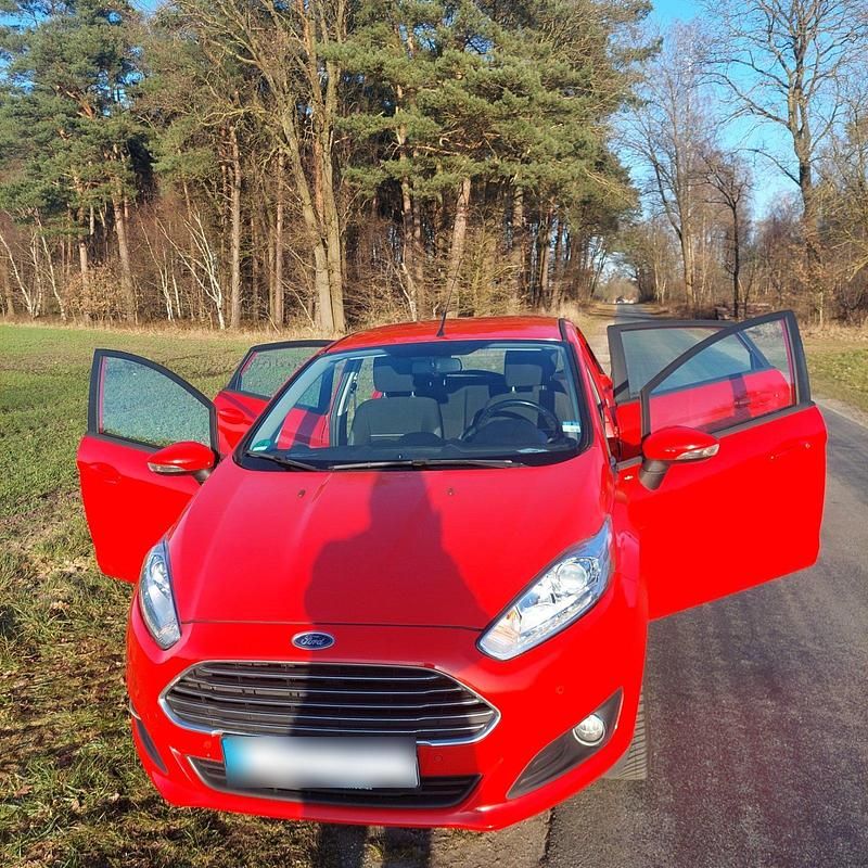 Gebraucht Ford Fiesta SYNC Edition 80 PS (58 kW) 2015 Rot Limousine