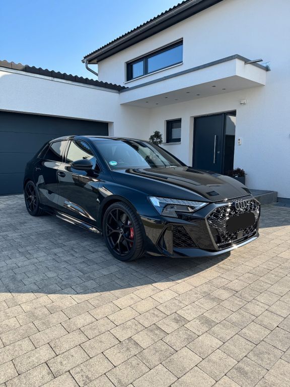 Schwarz Gebraucht 2025 Audi RS3 Ambiente Kleinwagen | 66.700 € (Fairer Preis) - Bild 1/4