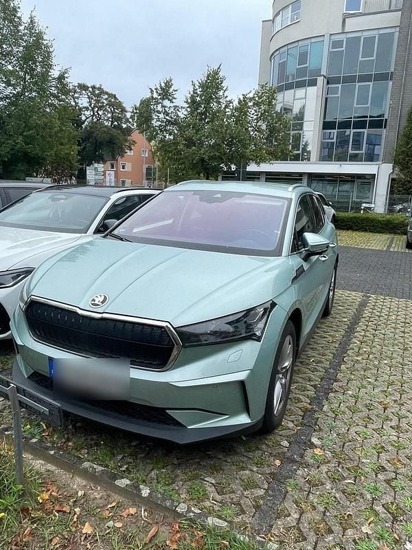 Silber Gebraucht 2022 Skoda Enyaq iV SUV | 26.500 € (Superpreis) - Bild 1/4