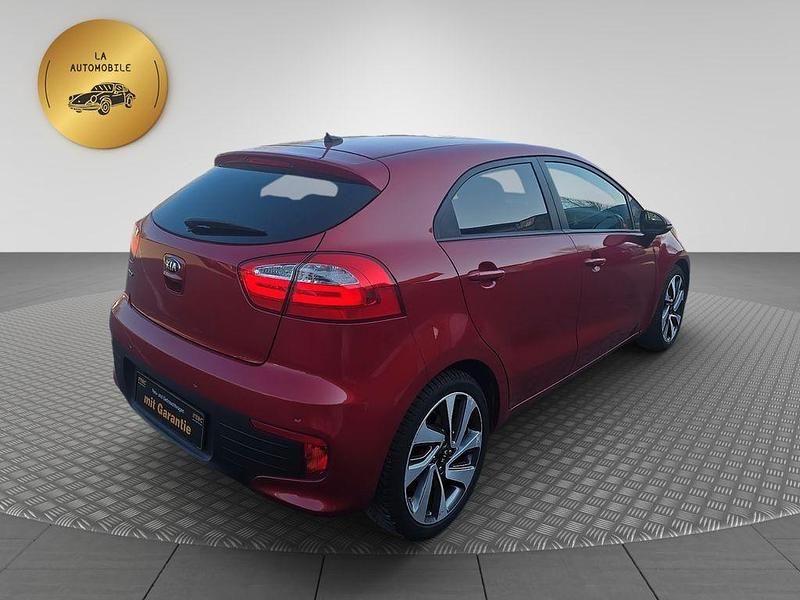 Gebraucht Kia Rio Spirit 109 PS (80 kW) 2016 Rot Kleinwagen