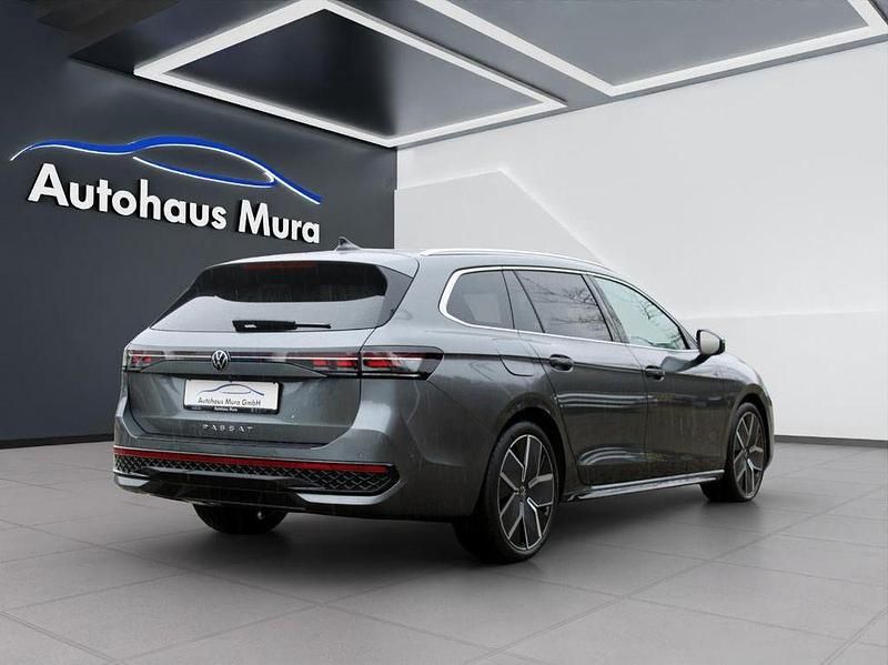 Gebraucht VW Passat R-line 150 PS (110 kW) 2024 Grau Limousine