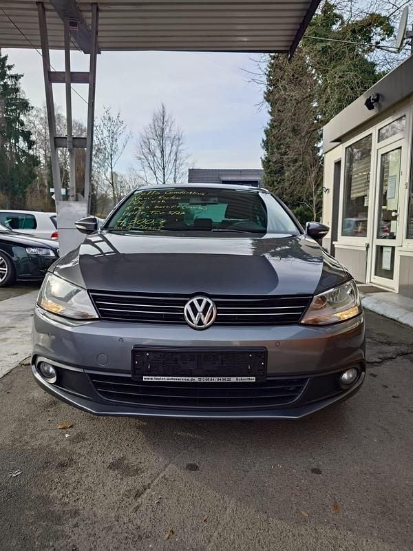 Gebraucht VW Jetta 105 PS (77 kW) 2021 Grau Limousine