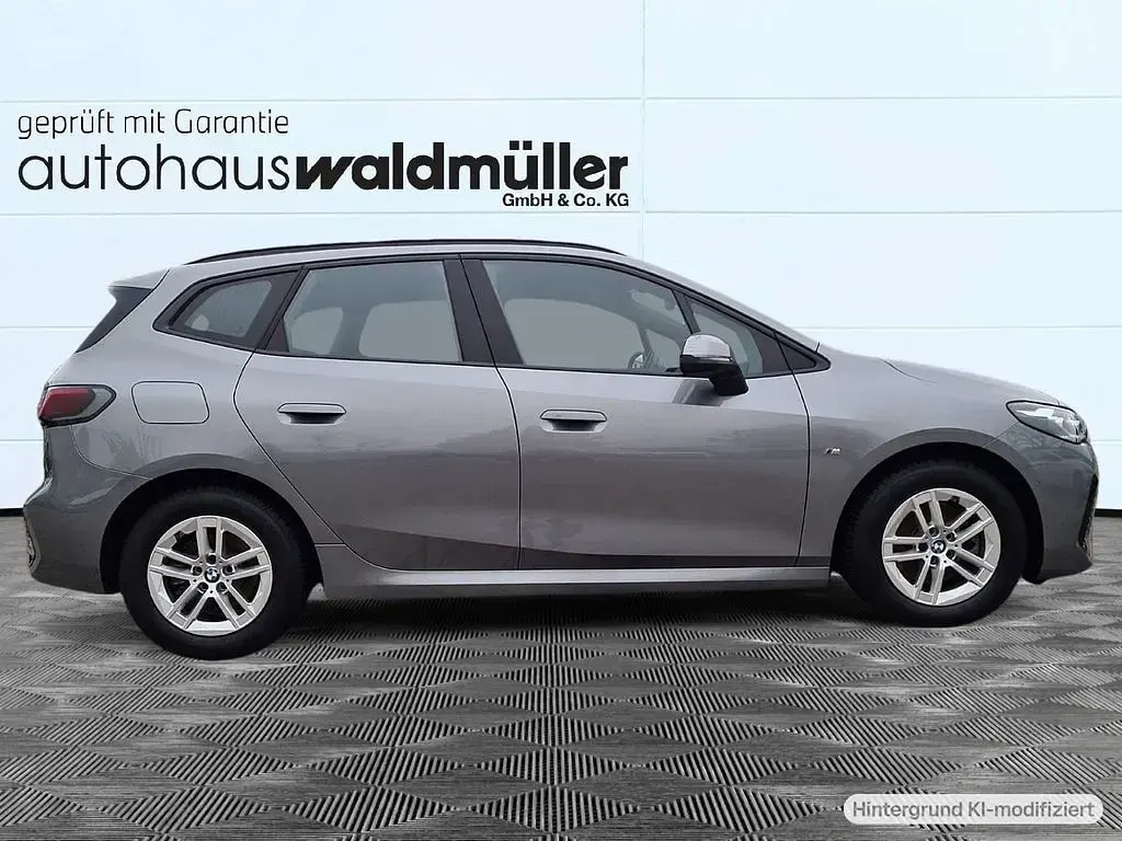 Gebraucht BMW 220 Active Tourer M Sport 150 PS (110 kW) 2024 Grau Van / Kleinbus
