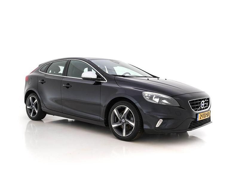 Schwarz Gebraucht 2014 Volvo V40 Business Edition Kombi | 8.845 € (Teuer) - Bild 1/4