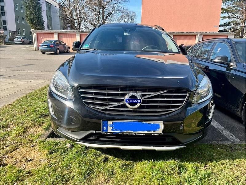 Gebraucht Volvo XC60 Momentum 150 PS (110 kW) 2016 Schwarz SUV