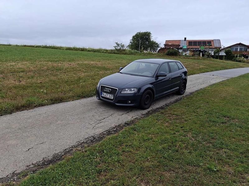 Grau Gebraucht 2008 Audi A3 Sportback Ambiente Kombi | 2.500 € (Superpreis) - Bild 1/4