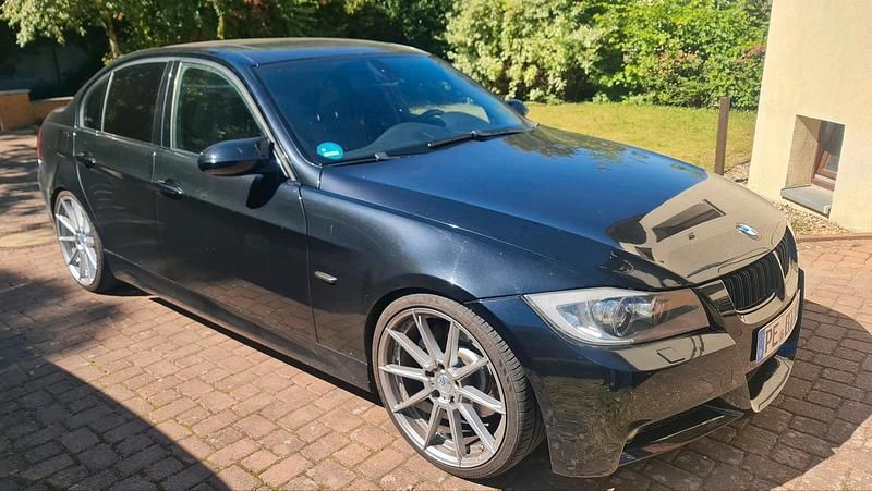 Schwarz Gebraucht 2006 BMW 330 M Sport Limousine | 8.499 € - Bild 1/4