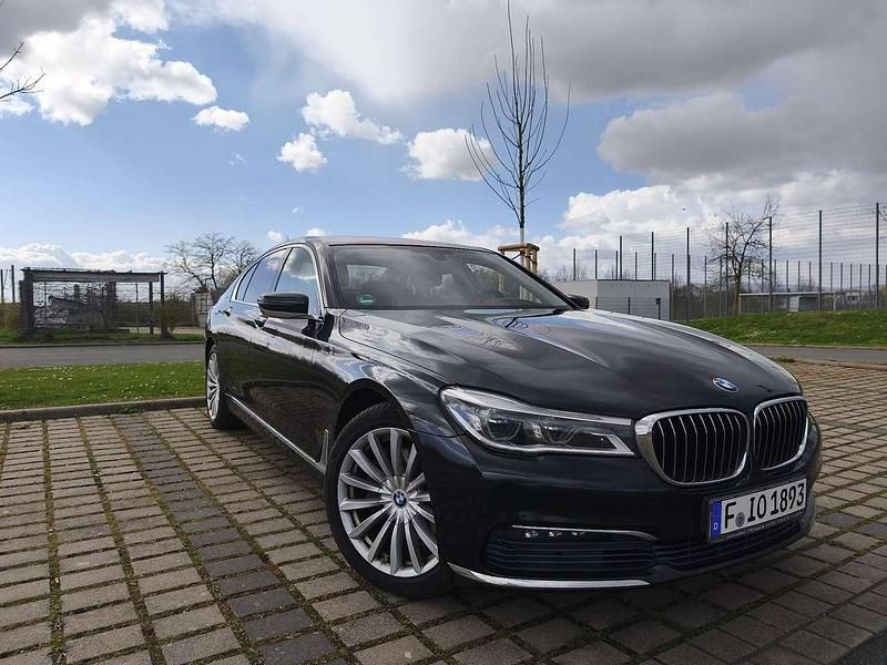 Second-hand BMW 740 320 CP (235 kW) 2016 Negru Berlinǎ