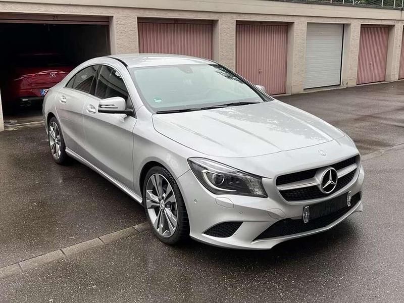 Silber Gebraucht 2014 Mercedes CLA200 Urban Coupé | 16.200 € (Guter Preis) - Bild 1/4
