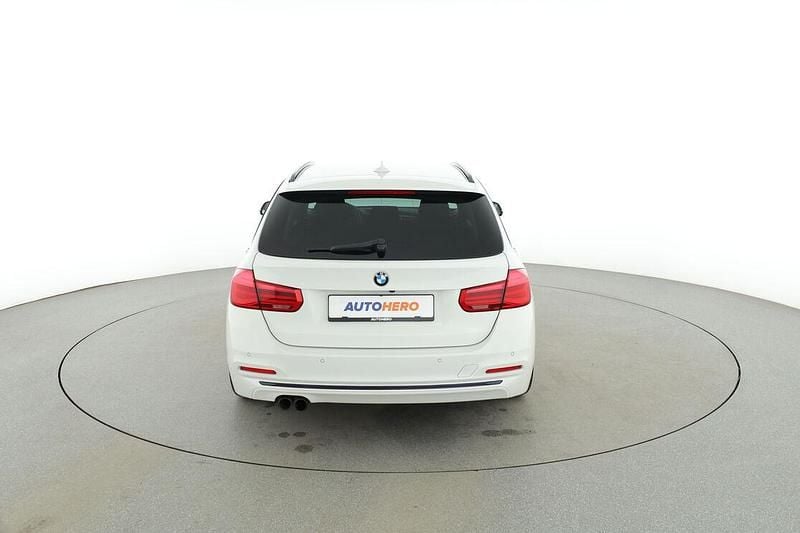 Gebraucht BMW 330 Sport Line 252 PS (185 kW) 2016 Weiß Kombi