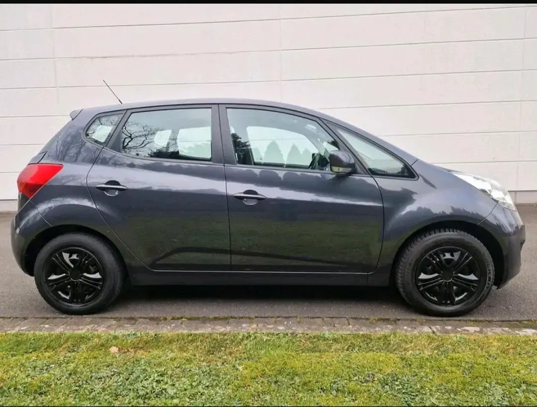 Gebraucht Kia Venga 125 PS (91 kW) 2012 Schwarz Kleinwagen
