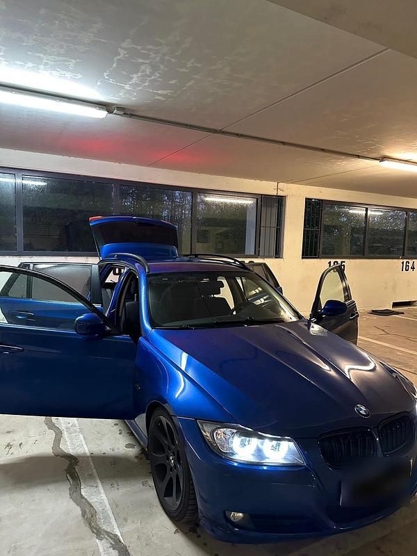 Blau Gebraucht 2009 BMW 318 Kombi | 4.000 € (Fairer Preis) - Bild 1/4