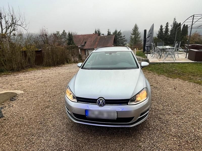 Grau Gebraucht 2016 VW Golf VII Kombi | 8.999 € (Etwas zu teuer) - Bild 1/4