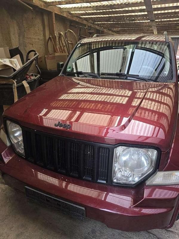 Rot Gebraucht 2009 Jeep Cherokee Limited SUV | 9.000 € (Teuer) - Bild 1/4