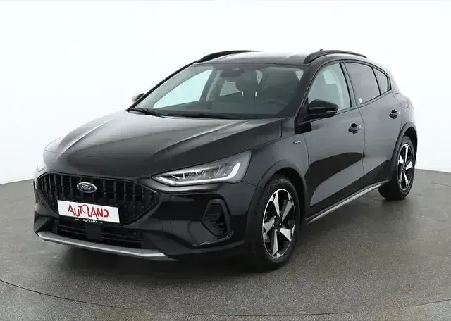 Używany Ford Focus Active 125 KM (91 kW) 2023 Czarny Sedan/Limuzyna