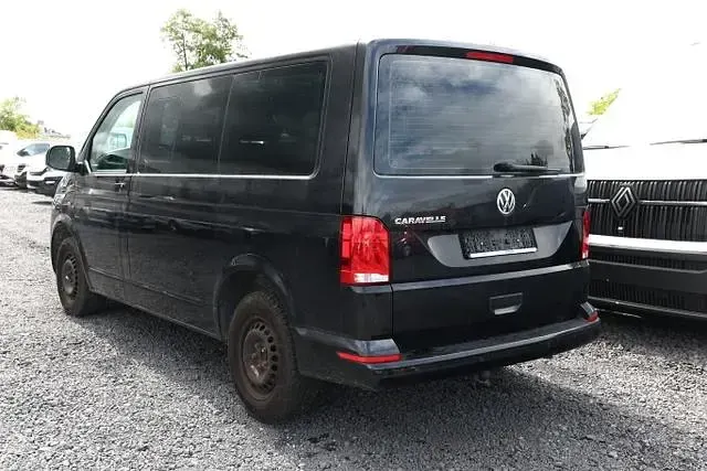 Gebraucht VW Caravelle Trendline 150 PS (110 kW) 2021 Deep black perleffekt deep black perleffekt Van