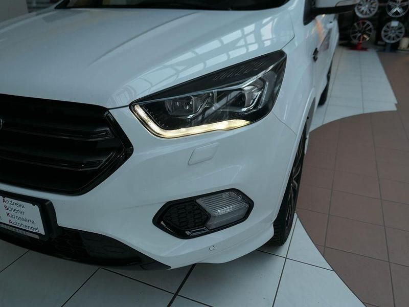 Gebraucht Ford Kuga ST-Line 175 PS (128 kW) 2019 Weiß SUV
