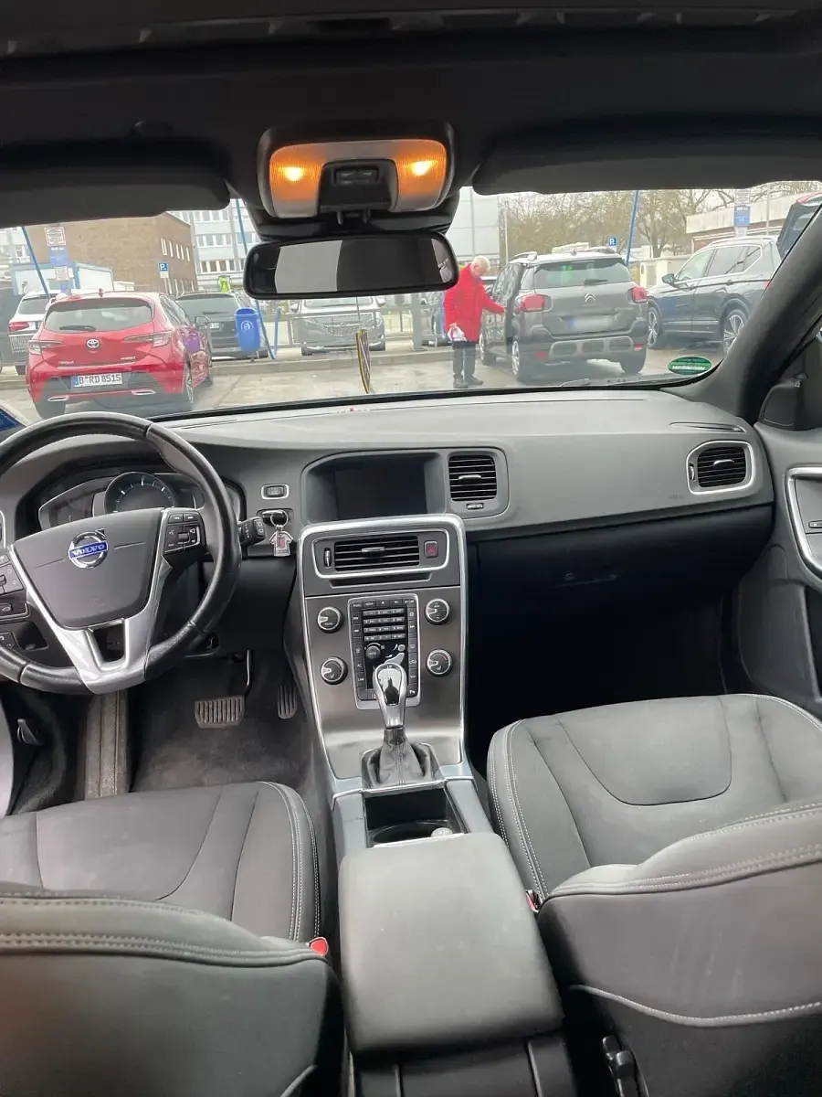 Gebraucht Volvo V60 181 PS (133 kW) 2014 Schwarz Kombi