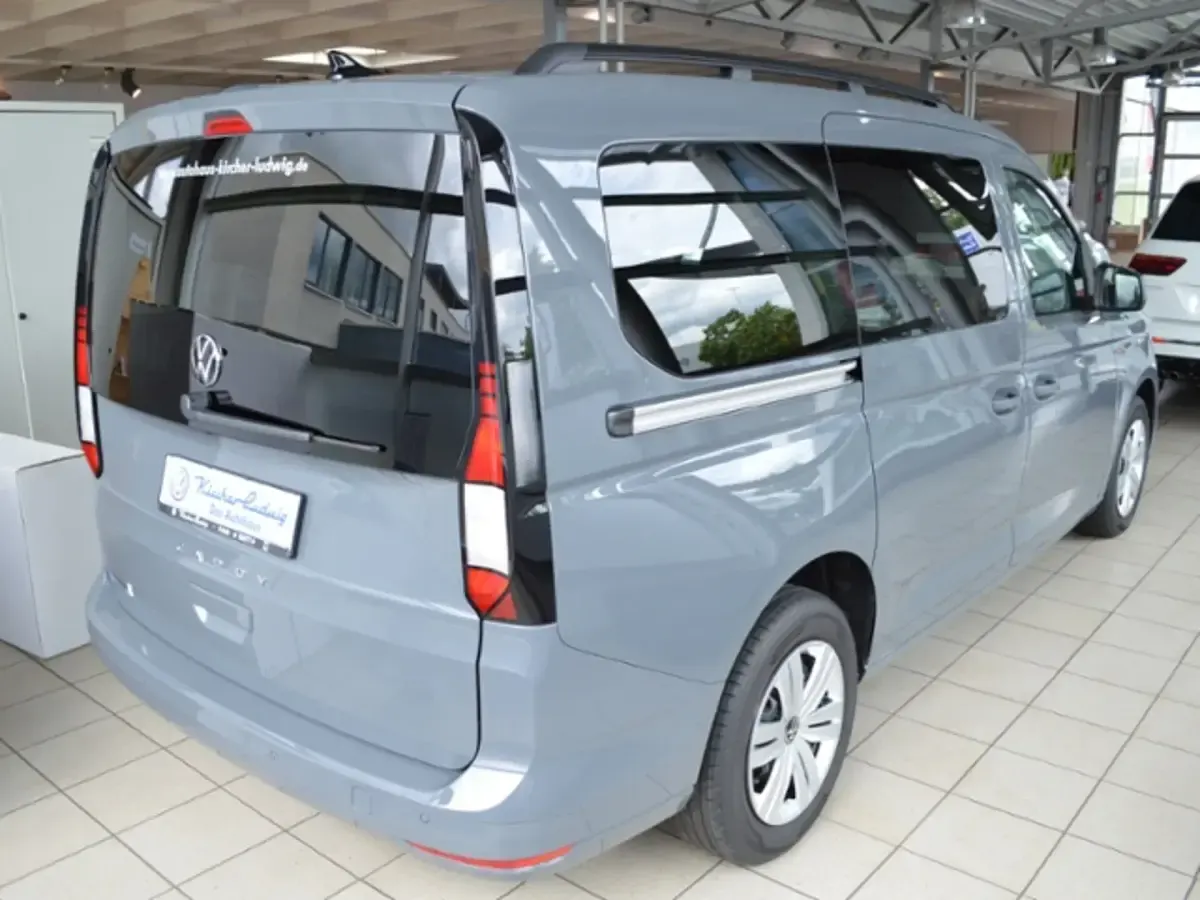 Usado VW Caddy Basis 102 HP (75 kW) 2025 Cinzento Monovolume