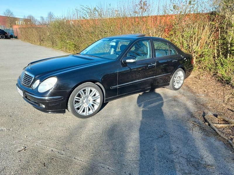 Second-hand Mercedes E350 Avantgarde 272 CP (200 kW) 2006 Negru Berlinǎ