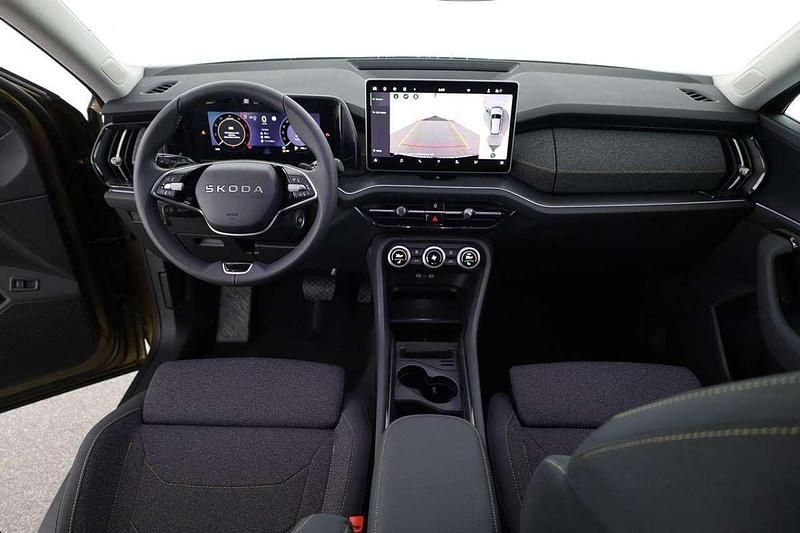 Neu Skoda Kodiaq Selection 193 PS (141 kW) 2025 Gold bronze metallic SUV