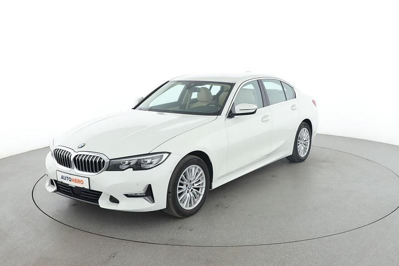 Weiß Gebraucht 2019 BMW 320 Luxury Line Limousine | 28.440 € (Guter Preis) - Bild 1/3
