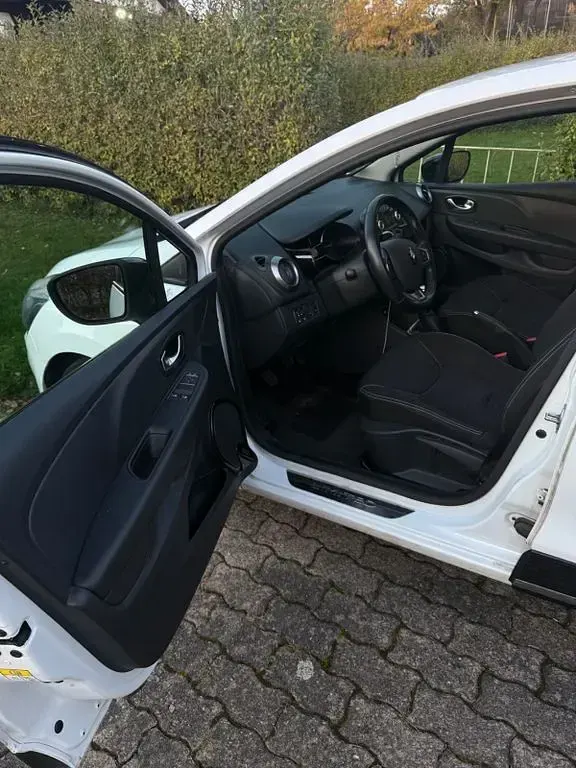 Gebraucht Renault Clio LIMITED 90 PS (66 kW) 2016 Weiß Limousine