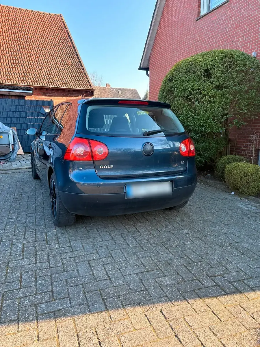 Gebraucht VW Golf V 102 PS (75 kW) 2005 Blau Kleinwagen