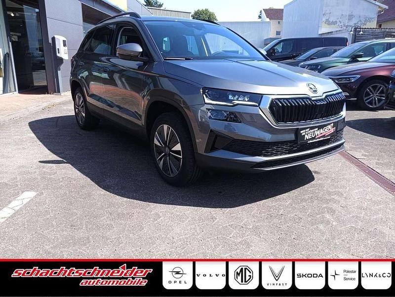 Graphitegrau metallic Neu 2025 Skoda Karoq Tour SUV | 36.890 € (Fairer Preis) - Bild 1/4