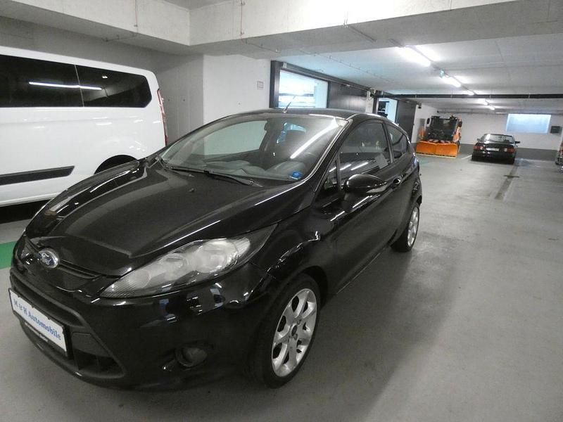 Schwarz Gebraucht 2012 Ford Fiesta Champions Edition Kleinwagen | 2.990 € (Fairer Preis) - Bild 1/4