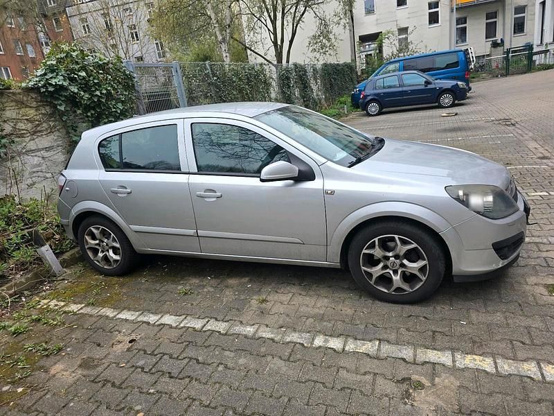 Gebraucht Opel Astra 140 PS (102 kW) 2006 Silber Limousine