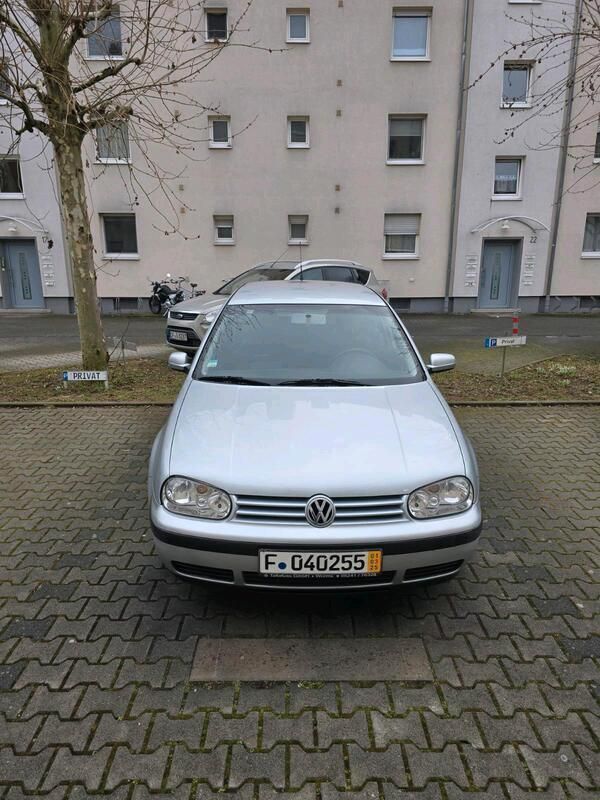Grau Gebraucht 2002 VW Golf IV Kleinwagen | 1.500 € (Fairer Preis) - Bild 1/4