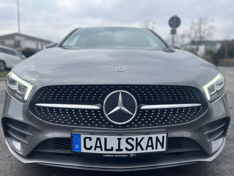 Gebraucht Mercedes A180 AMG line 136 PS (100 kW) 2020 Grau Limousine