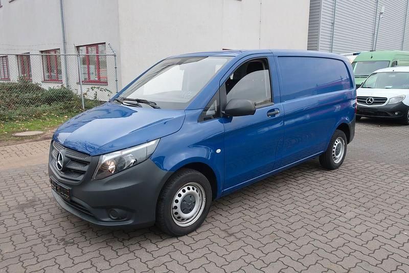 Blau Gebraucht 2017 Mercedes Vito Limousine | 10.400 € (Superpreis) - Bild 1/4