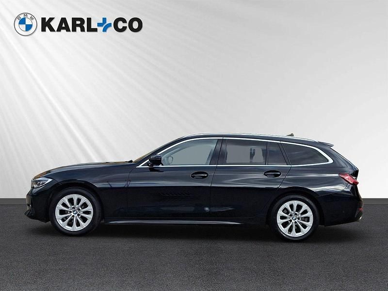 Schwarz Gebraucht 2021 BMW 318 Advantage Kombi | 23.698 € (Etwas zu teuer) - Bild 1/4