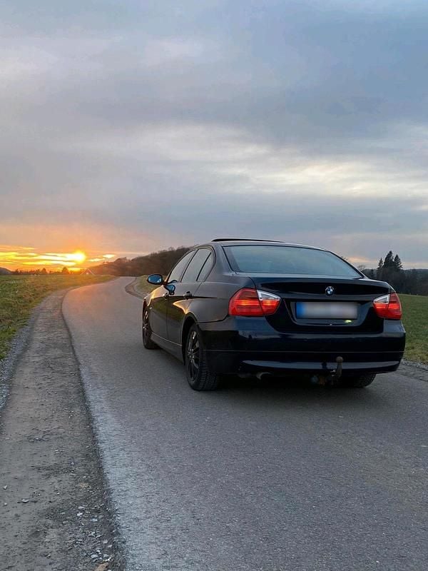 Gebraucht BMW 320 150 PS (110 kW) 2006 Blau Limousine