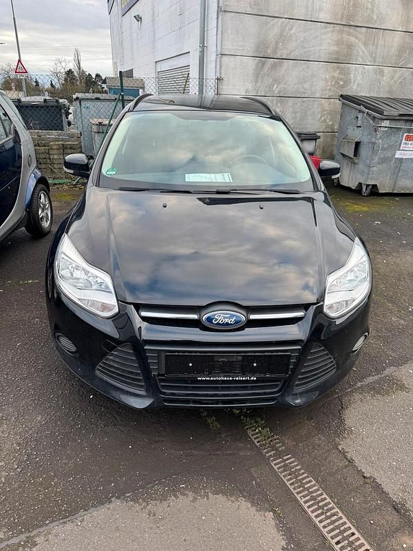 Gebraucht Ford Focus 101 PS (74 kW) 2014 Schwarz Kombi