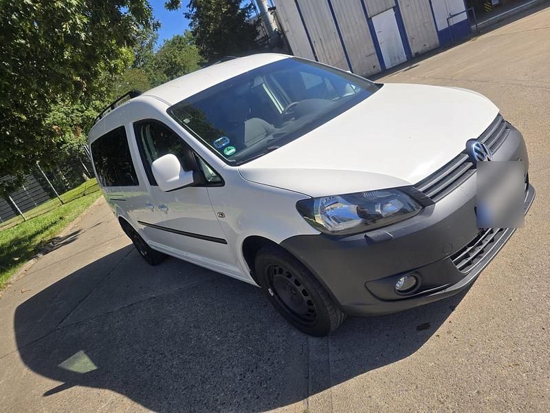 Weiß Gebraucht 2015 VW Caddy Maxi Team Van / Kleinbus | 7.500 € (Fairer Preis) - Bild 1/4