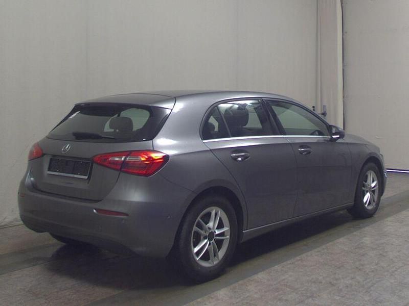Gebraucht Mercedes A200 163 PS (119 kW) 2020 Mountaingrau metallic Limousine