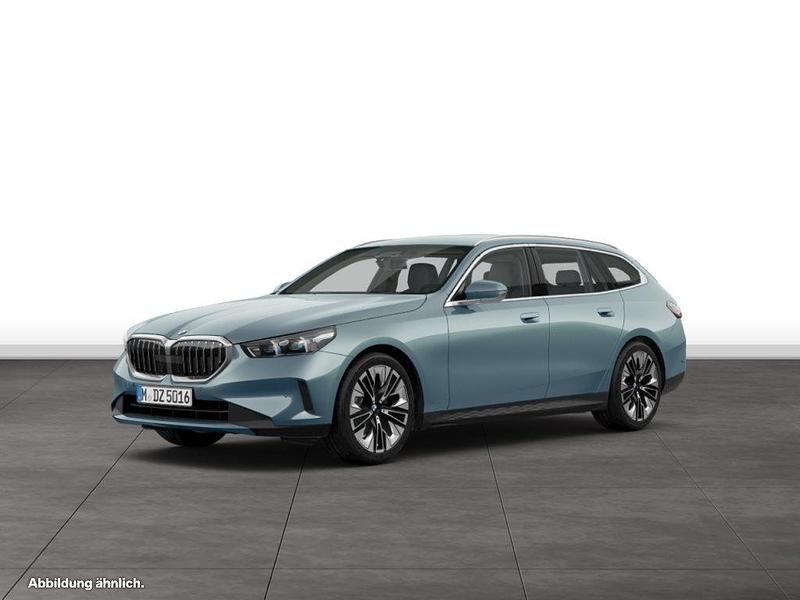 Grün Gebraucht 2024 BMW 520 Kombi | 54.710 € (Guter Preis) - Bild 1/4