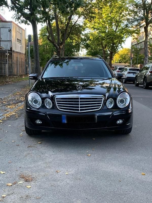 Gebraucht Mercedes E220 170 PS (125 kW) 2007 Schwarz Kombi